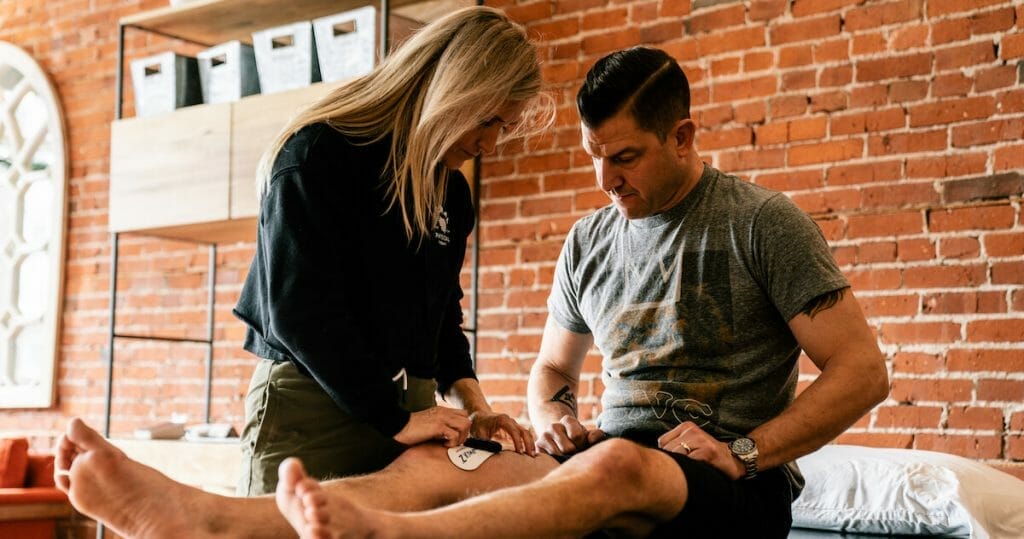 JJ Thomas explaining to patient how long physical therapy takes